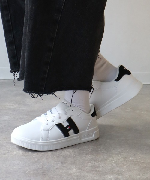 CORPUS TOKYO(コーパス トーキョー)の「【TOMMY HILFIGER/トミーヒルフィガー】TH CAYMAN 3.0/ケイマン ローカット スニーカー(スニーカー・レディース・ピンク/ホワイト×ブラック/ホワイト×グリーン・24.0cm/23.5cm/23.0cm/22.5cm/25.0cm/24.5cm)」の10枚目の写真