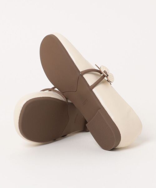 shoes365(シューズスリーシックスファイヴ)の「【shoes 365】フラワーデザインストラップフラットシューズ(スリッポン・レディース・オフホワイト/ベージュ・25.0cm/24.5cm/24.0cm/23.5cm/23.0cm/22.5cm)」の11枚目の写真