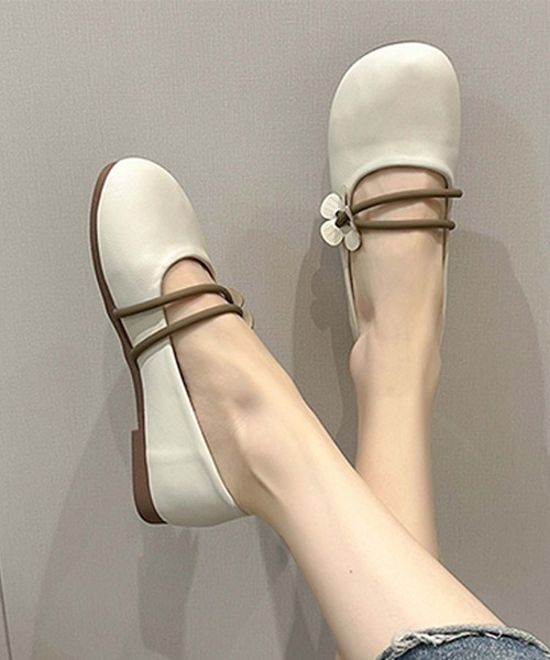shoes365(シューズスリーシックスファイヴ)の「【shoes 365】フラワーデザインストラップフラットシューズ(スリッポン・レディース・オフホワイト/ベージュ・25.0cm/24.5cm/24.0cm/23.5cm/23.0cm/22.5cm)」の4枚目の写真