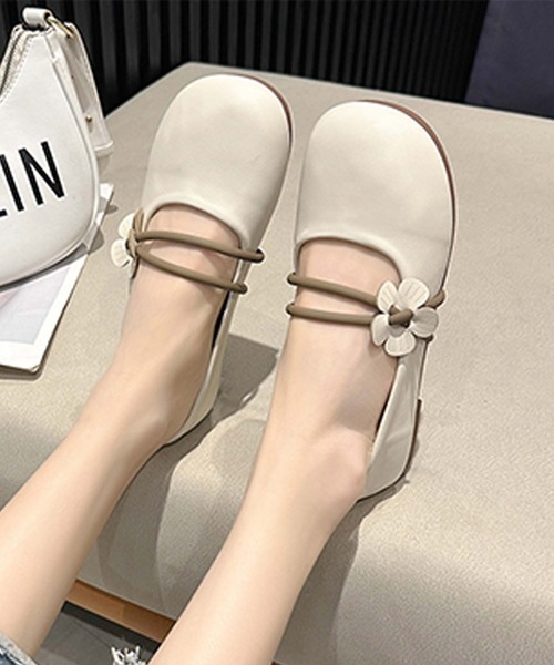 shoes365(シューズスリーシックスファイヴ)の「【shoes 365】フラワーデザインストラップフラットシューズ(スリッポン・レディース・オフホワイト/ベージュ・25.0cm/24.5cm/24.0cm/23.5cm/23.0cm/22.5cm)」の3枚目の写真