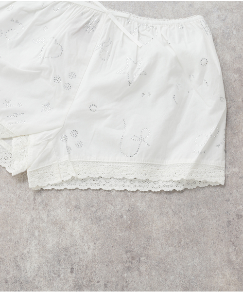 Oriens JOURNAL STANDARD(オリエンス ジャーナルスタンダード)の「【Praying/プレイング】Rhinestone Bow Shorts PRAY240 39- WHITE(その他パンツ・レディース・ホワイト・SMALL)」の4枚目の写真