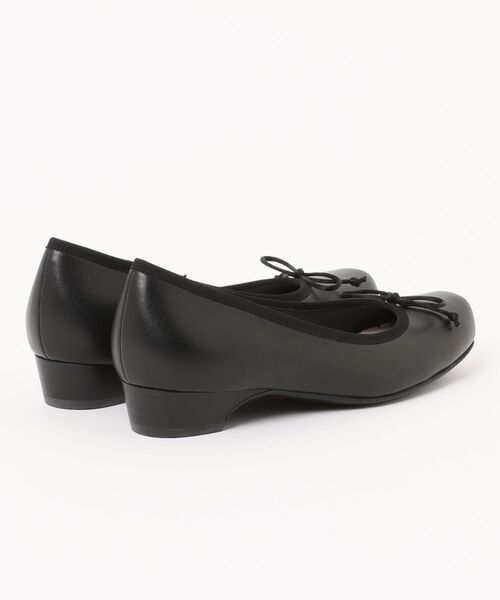 UnReef(アンリーフ)の「スクエアトゥリボンモチーフパンプス(パンプス・レディース・ブラック/ベージュ・22.5cm/23.5cm/24.5cm/23.0cm/24.0cm)」の3枚目の写真