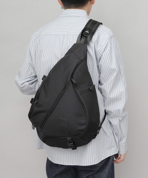 GERRY(ジェリー)の「撥水加工 スリングバッグ ワンショルダー ボディバッグ 大きめサイズ(ボディバッグ/ウエストポーチ・メンズ・ブラック・FREE)」の3枚目の写真
