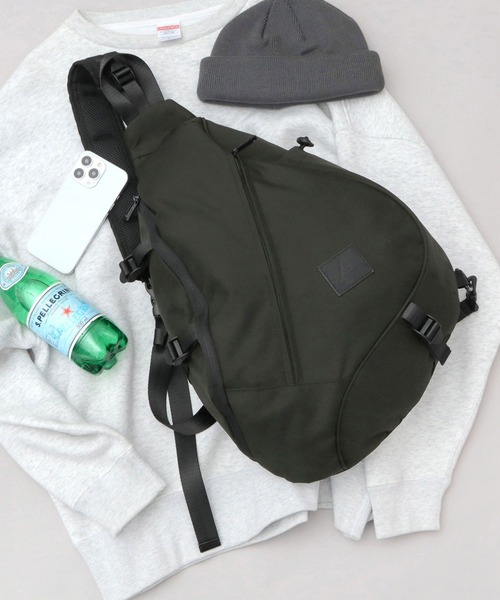 GERRY(ジェリー)の「撥水加工 スリングバッグ ワンショルダー ボディバッグ 大きめサイズ(ボディバッグ/ウエストポーチ・メンズ・ブラック・FREE)」の5枚目の写真