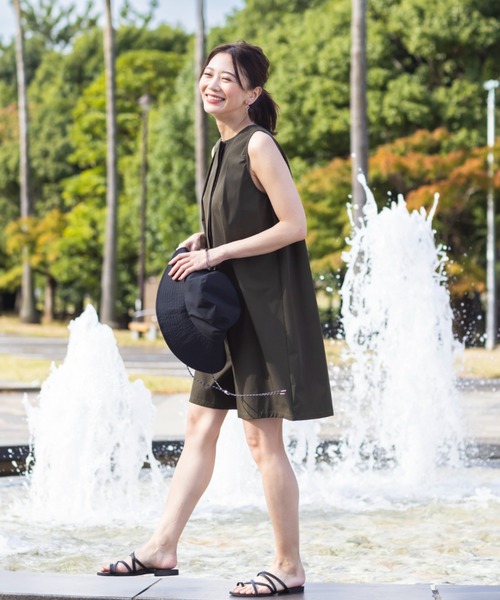 UNDOVE(アンドゥーブ)の「〈UNDOVE〉【はっ水/ストレッチ/UV対策/防シワ/接触冷感/アウトドア/普段着/水際アイテム/レジャー】はっ水オールインワン(サロペット/オーバーオール・レディース・カーキ/ブラック・X-LARGE/LARGE/MEDIUM)」の4枚目の写真