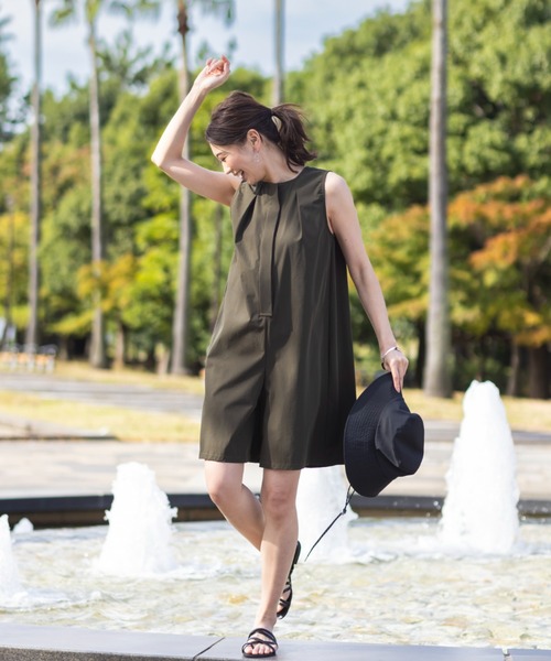 UNDOVE(アンドゥーブ)の「〈UNDOVE〉【はっ水/ストレッチ/UV対策/防シワ/接触冷感/アウトドア/普段着/水際アイテム/レジャー】はっ水オールインワン(サロペット/オーバーオール・レディース・カーキ/ブラック・X-LARGE/LARGE/MEDIUM)」の6枚目の写真