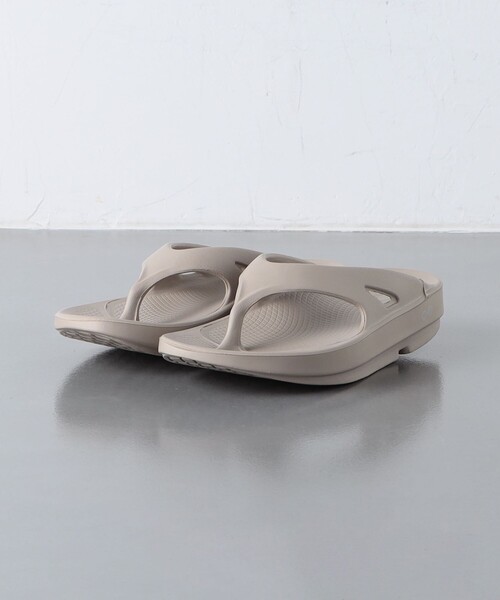 OOFOS（ウーフォス）の「＜OOFOS＞OOriginal サンダル（サンダル・レディース・ベージュ/ブラック・7/8/6/5）」の5枚目の写真