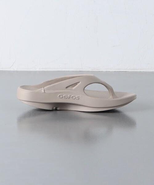 OOFOS（ウーフォス）の「＜OOFOS＞OOriginal サンダル（サンダル・レディース・ベージュ/ブラック・7/8/6/5）」の7枚目の写真