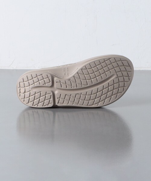 OOFOS（ウーフォス）の「＜OOFOS＞OOriginal サンダル（サンダル・レディース・ベージュ/ブラック・7/8/6/5）」の9枚目の写真