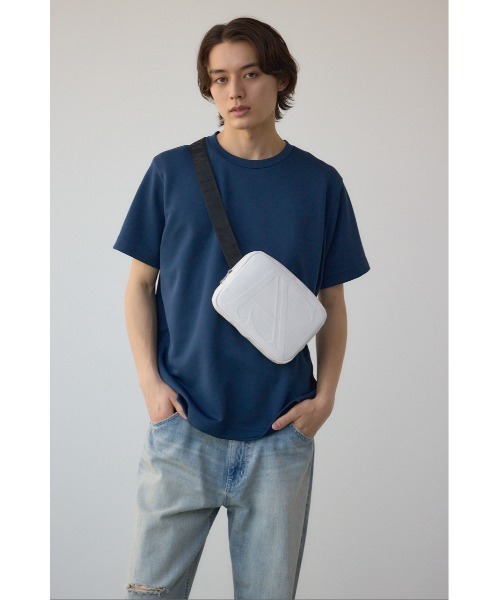AZUL by moussy（アズールバイマウジー）の「ロゴエンボスボディバッグ（ショルダーバッグ・レディース・オフホワイト/ブラック・FREE）」の3枚目の写真