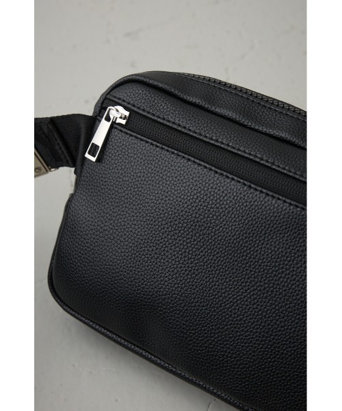 AZUL by moussy（アズールバイマウジー）の「ロゴエンボスボディバッグ（ショルダーバッグ・レディース・オフホワイト/ブラック・FREE）」の10枚目の写真