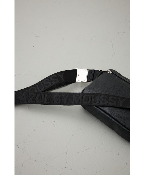 AZUL by moussy（アズールバイマウジー）の「ロゴエンボスボディバッグ（ショルダーバッグ・レディース・オフホワイト/ブラック・FREE）」の11枚目の写真
