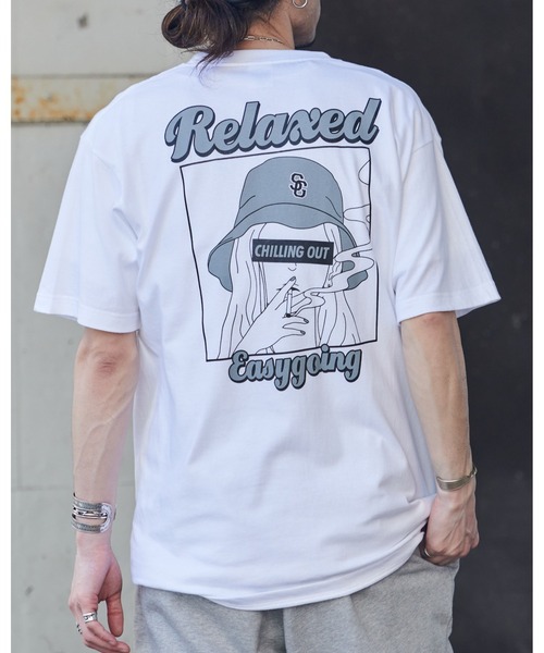 MODISH GAZE(モディシュガゼ)の「スモーキングガールRelaxed半袖Tシャツ(Tシャツ/カットソー・メンズ・ホワイト×グレー/ホワイト×ピンク/ブラック×パープル/ブラック×ブルー/ブラック×グリーン/ホワイト×ブルー・LARGE/X-LARGE/MEDIUM)」の1枚目の写真