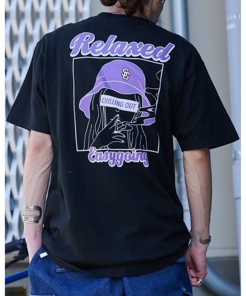 MODISH GAZE(モディシュガゼ)の「スモーキングガールRelaxed半袖Tシャツ(Tシャツ/カットソー・メンズ・ホワイト×グレー/ホワイト×ピンク/ブラック×パープル/ブラック×ブルー/ブラック×グリーン/ホワイト×ブルー・LARGE/X-LARGE/MEDIUM)」の4枚目の写真