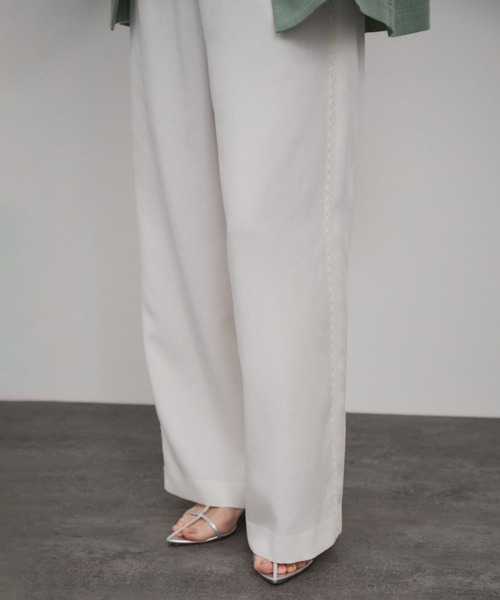 SALON adam et rope'（サロン アダム エ ロペ）の「サイドレースイージーリラックスパンツ（その他パンツ・レディース・ブラック/オフホワイト/ベージュ・S/M）」の3枚目の写真