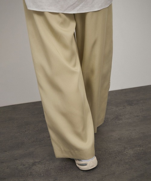 SALON adam et rope'（サロン アダム エ ロペ）の「サイドレースイージーリラックスパンツ（その他パンツ・レディース・ブラック/オフホワイト/ベージュ・S/M）」の22枚目の写真