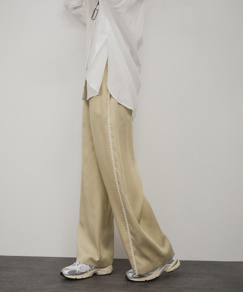 SALON adam et rope'（サロン アダム エ ロペ）の「サイドレースイージーリラックスパンツ（その他パンツ・レディース・ブラック/オフホワイト/ベージュ・S/M）」の21枚目の写真