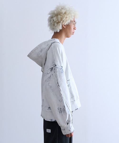 DISCOVERED（ディスカバード）の「DISCOVERED BLEACH PULL HOODIE（パーカー・メンズ・ブラック・1/3）」の5枚目の写真