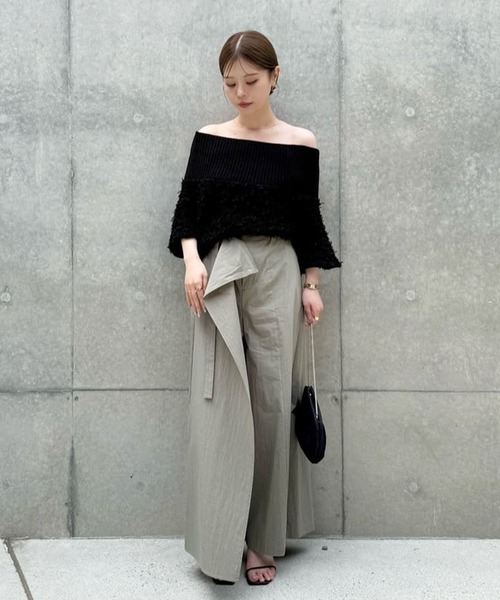 DRESSLAVE(ドレスレイブ)の「ribbon yarn off-shoulder pull(リボンヤーンオフショルダープルオーバー)(ニット/セーター・レディース・グリーン/ブラック・38)」の3枚目の写真