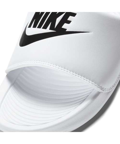 NIKE（ナイキ）の「ナイキ NIKE ナイキ VICTORI ONE スライド（サンダル・レディース・ホワイト×ブラック・23.0cm/24.0cm/25.0cm）」の5枚目の写真