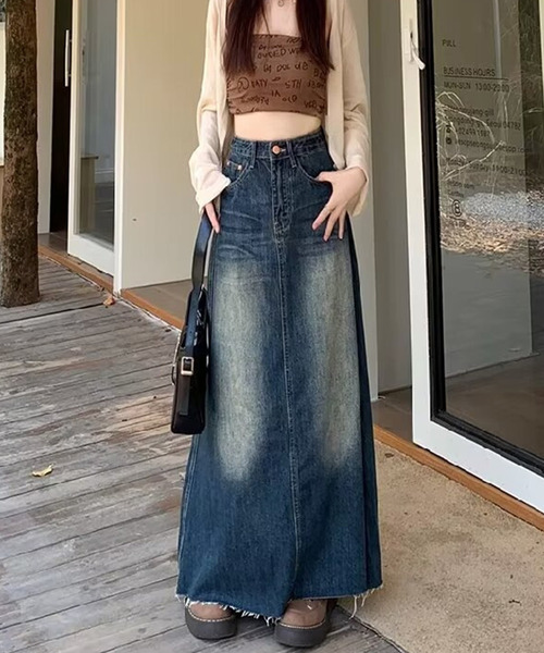 DEVICE（デバイス）の「切りっぱなし フリンジデニム セミフレア ロングスカート（デニムスカート・レディース・インディゴブルー・FREE）」の4枚目の写真