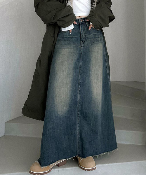 DEVICE（デバイス）の「切りっぱなし フリンジデニム セミフレア ロングスカート（デニムスカート・レディース・インディゴブルー・FREE）」の7枚目の写真