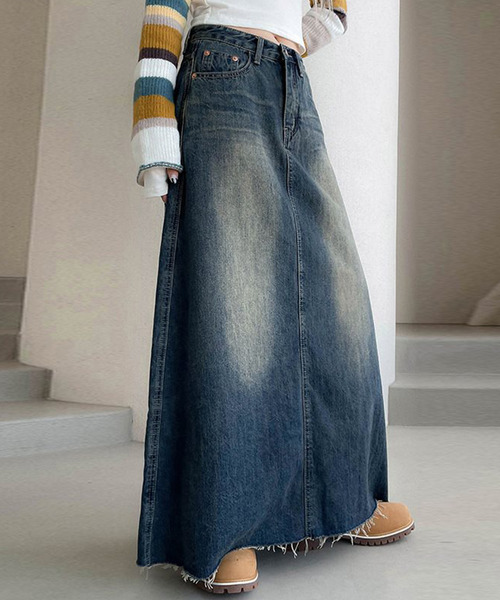 DEVICE（デバイス）の「切りっぱなし フリンジデニム セミフレア ロングスカート（デニムスカート・レディース・インディゴブルー・FREE）」の9枚目の写真