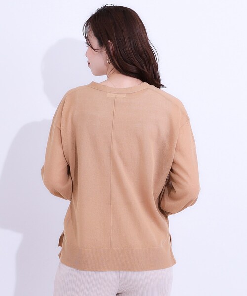 SHOO・LA・RUE(シューラルー)の「【洗える】ナチュラルなシアー感が魅力 Vネックカーディガン(カーディガン/ボレロ・レディース・ライトグレー/ブラック/ブルー/グリーン/キャメル/イエロー系その他・01/02/03/04)」の8枚目の写真