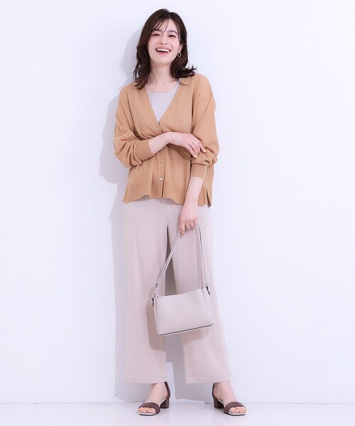 SHOO・LA・RUE(シューラルー)の「【洗える】ナチュラルなシアー感が魅力 Vネックカーディガン(カーディガン/ボレロ・レディース・ライトグレー/ブラック/ブルー/グリーン/キャメル/イエロー系その他・01/02/03/04)」の9枚目の写真