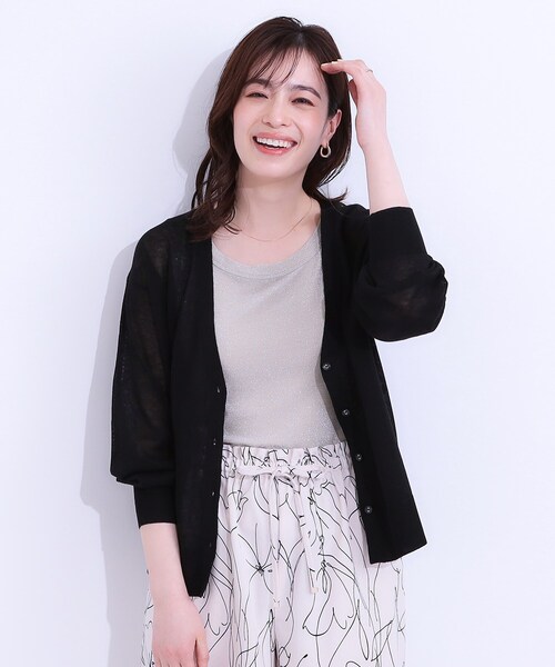 SHOO・LA・RUE(シューラルー)の「【洗える】ナチュラルなシアー感が魅力 Vネックカーディガン(カーディガン/ボレロ・レディース・ライトグレー/ブラック/ブルー/グリーン/キャメル/イエロー系その他・01/02/03/04)」の15枚目の写真