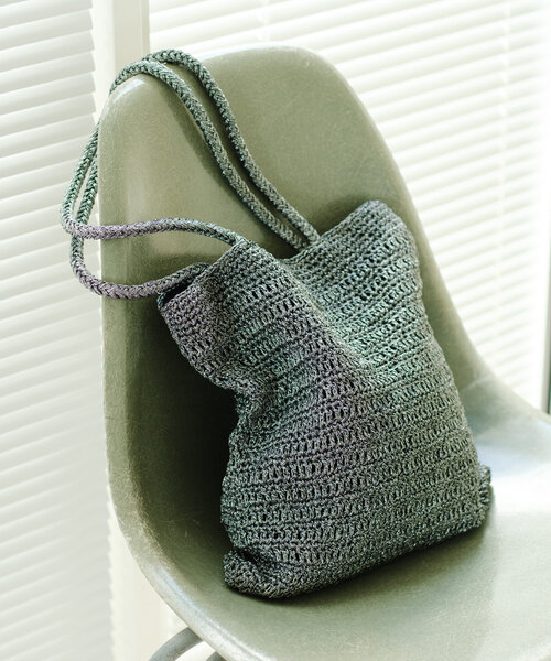 Kastane（カスタネ）の「【新色追加/A4サイズ】ラメクロシェトートバッグ（トートバッグ・レディース・シルバー/パープル/ブラック/サーモンピンク・FREE）」の2枚目の写真