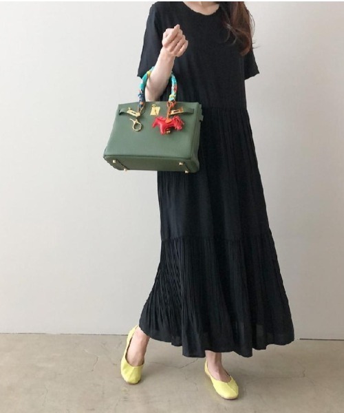Forcement(フォースメント)の「ラウンドネックティアードプリーツロングワンピース(ワンピース・レディース・ブラック/グレー/ネイビー/モカ・FREE)」の5枚目の写真