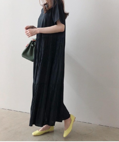 Forcement(フォースメント)の「ラウンドネックティアードプリーツロングワンピース(ワンピース・レディース・ブラック/グレー/ネイビー/モカ・FREE)」の7枚目の写真