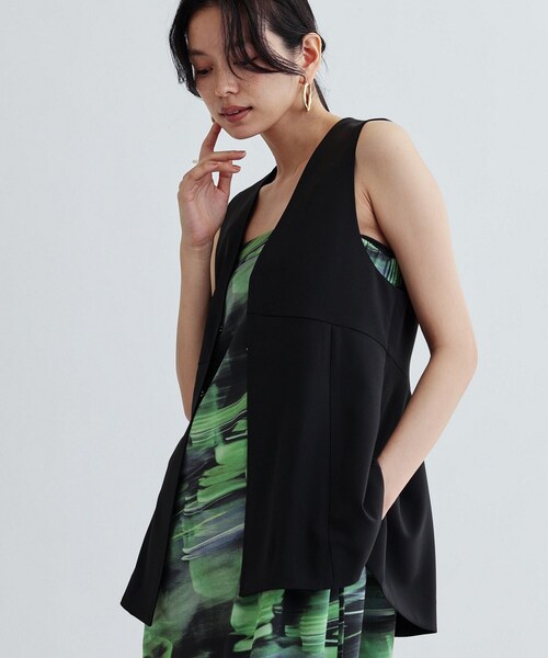 GALLEST（ギャレスト）の「【セットアップ対応】イージーペプラムジレ（ベスト・レディース・キャメル/ブラック/チャコールグレー/ブラック系2・38/36/40）」の2枚目の写真