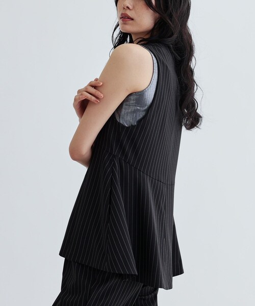 GALLEST（ギャレスト）の「【セットアップ対応】イージーペプラムジレ（ベスト・レディース・キャメル/ブラック/チャコールグレー/ブラック系2・38/36/40）」の10枚目の写真