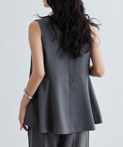 GALLEST（ギャレスト）の「【セットアップ対応】イージーペプラムジレ（ベスト・レディース・キャメル/ブラック/チャコールグレー/ブラック系2・38/36/40）」の20枚目の写真