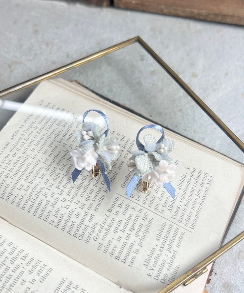 m.soeur（エムスール）の「アジサイの花束ピアス（ピアス（両耳用）・レディース・グレー/ブラック/ブルー・FREE）」の3枚目の写真