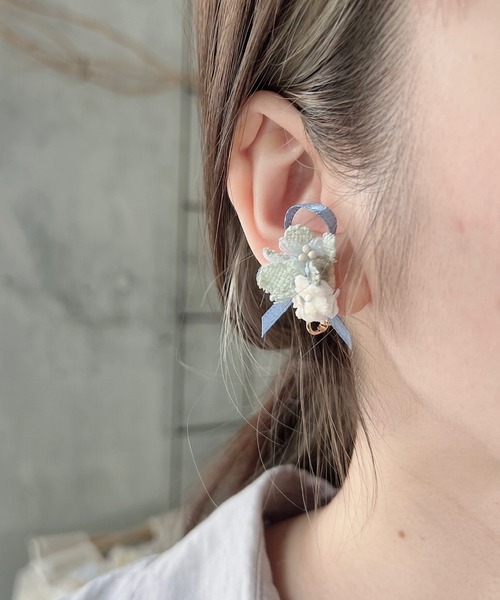 m.soeur（エムスール）の「アジサイの花束ピアス（ピアス（両耳用）・レディース・グレー/ブラック/ブルー・FREE）」の7枚目の写真