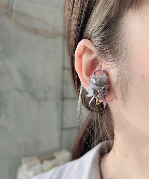 m.soeur（エムスール）の「アジサイの花束ピアス（ピアス（両耳用）・レディース・グレー/ブラック/ブルー・FREE）」の8枚目の写真