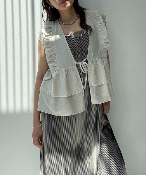 AS KNOW AS plus（アズノゥアズプラス）の「●ナチュラルフリル 麻混 結びリボンベスト（ベスト・レディース・アイボリー/ブラック/グレイッシュベージュ・FREE）」の13枚目の写真