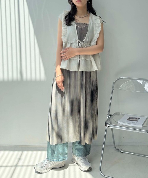 AS KNOW AS plus（アズノゥアズプラス）の「●ナチュラルフリル 麻混 結びリボンベスト（ベスト・レディース・アイボリー/ブラック/グレイッシュベージュ・FREE）」の17枚目の写真