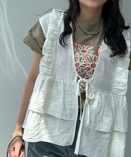 AS KNOW AS plus（アズノゥアズプラス）の「●ナチュラルフリル 麻混 結びリボンベスト（ベスト・レディース・アイボリー/ブラック/グレイッシュベージュ・FREE）」の22枚目の写真