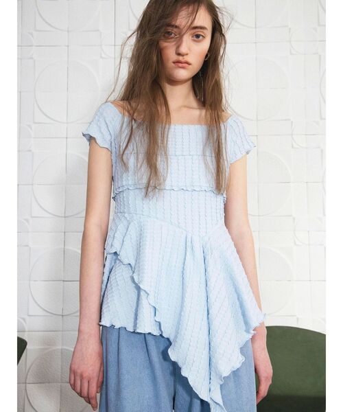 CALNAMUR（カルナムール）の「アシンメトリーヘムウェーブトップス（Tシャツ/カットソー・レディース・ブラック/ライトブルー/ピンク・FREE）」の2枚目の写真