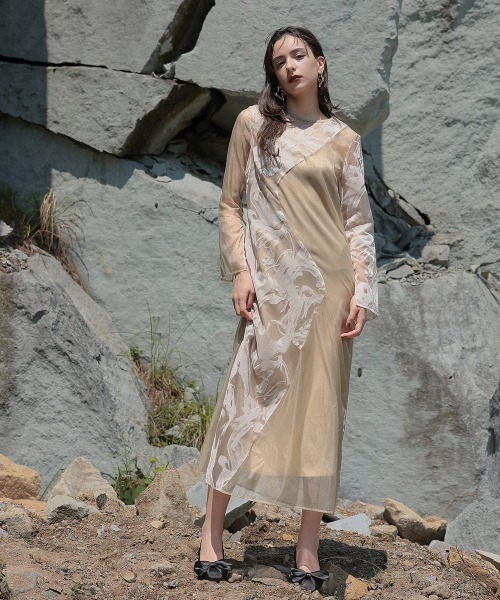 Callarus（カラルス）の「アシメ切替フロッキーワンピースドレス