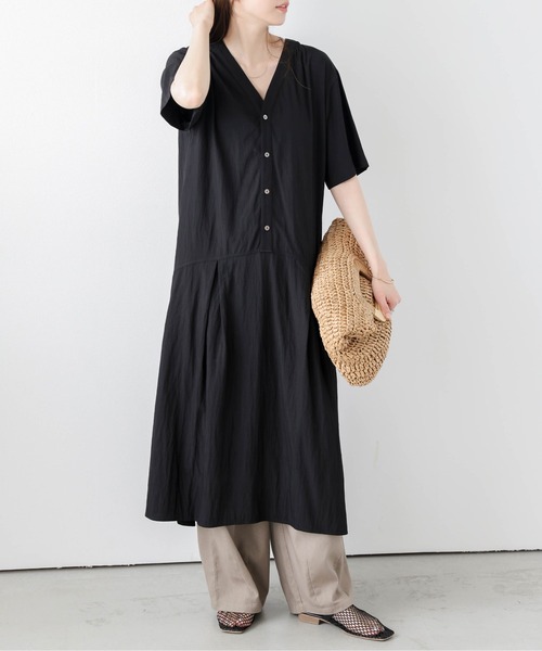La-gemme（ラジェム）の「Vネックシャツワンピース（シャツワンピース・レディース・グレー/グレイッシュベージュ/ブラック/ブラウン・フリー）」の6枚目の写真