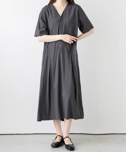 La-gemme（ラジェム）の「Vネックシャツワンピース（シャツワンピース・レディース・グレー/グレイッシュベージュ/ブラック/ブラウン・フリー）」の12枚目の写真