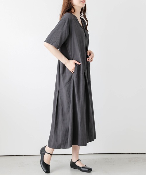 La-gemme（ラジェム）の「Vネックシャツワンピース（シャツワンピース・レディース・グレー/グレイッシュベージュ/ブラック/ブラウン・フリー）」の13枚目の写真