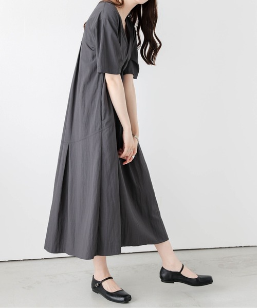 La-gemme（ラジェム）の「Vネックシャツワンピース（シャツワンピース・レディース・グレー/グレイッシュベージュ/ブラック/ブラウン・フリー）」の14枚目の写真