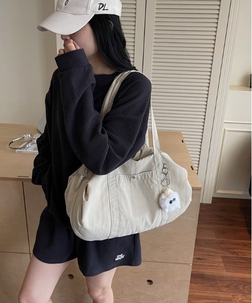 gossip!ロサンゼルス(ゴシップロサンゼルス)の「防水 かわいい 水泳 水着 バッグ 軽量 ボストンバッグ 【チャーム付】 Y2K(ショルダーバッグ・レディース・ピンク/ベージュ/ブラック/ブルー・FREE)」の16枚目の写真