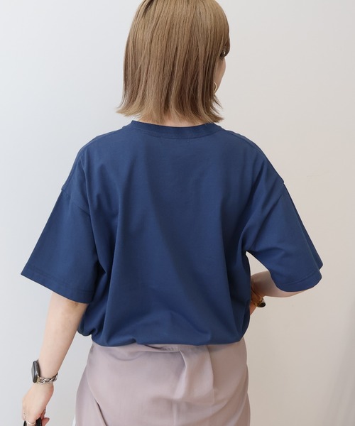 AMERICAN HOLIC(アメリカンホリック)の「デザインカレッジロゴプリントTシャツ(Tシャツ/カットソー・レディース・ブラック/オフホワイト/ネイビー・M/L)」の5枚目の写真